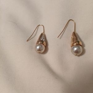 Pearl drop earrings